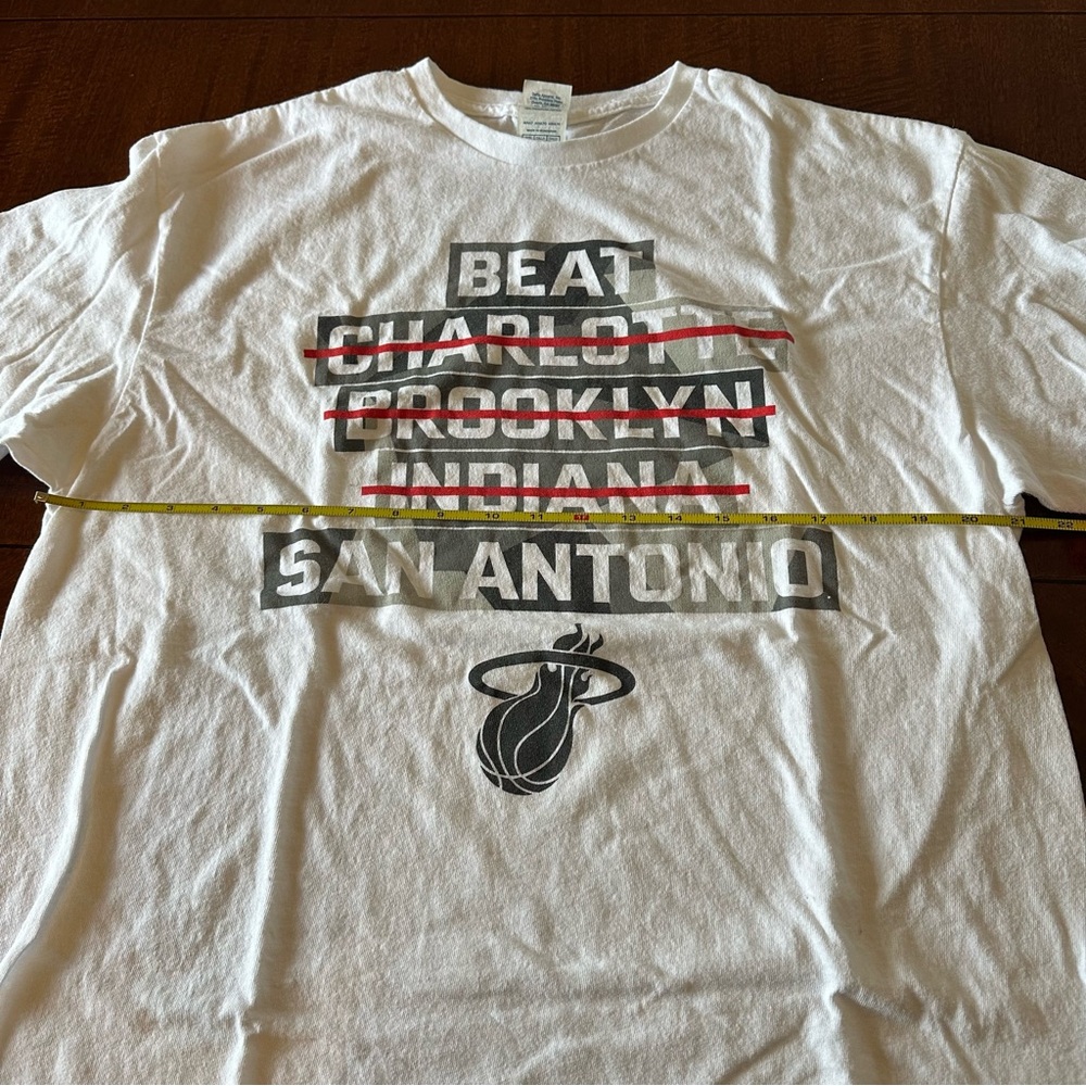 Miami Heat NBA Playoffs Beat San Antonio White Graphic T-Shirt Mens XL Delta